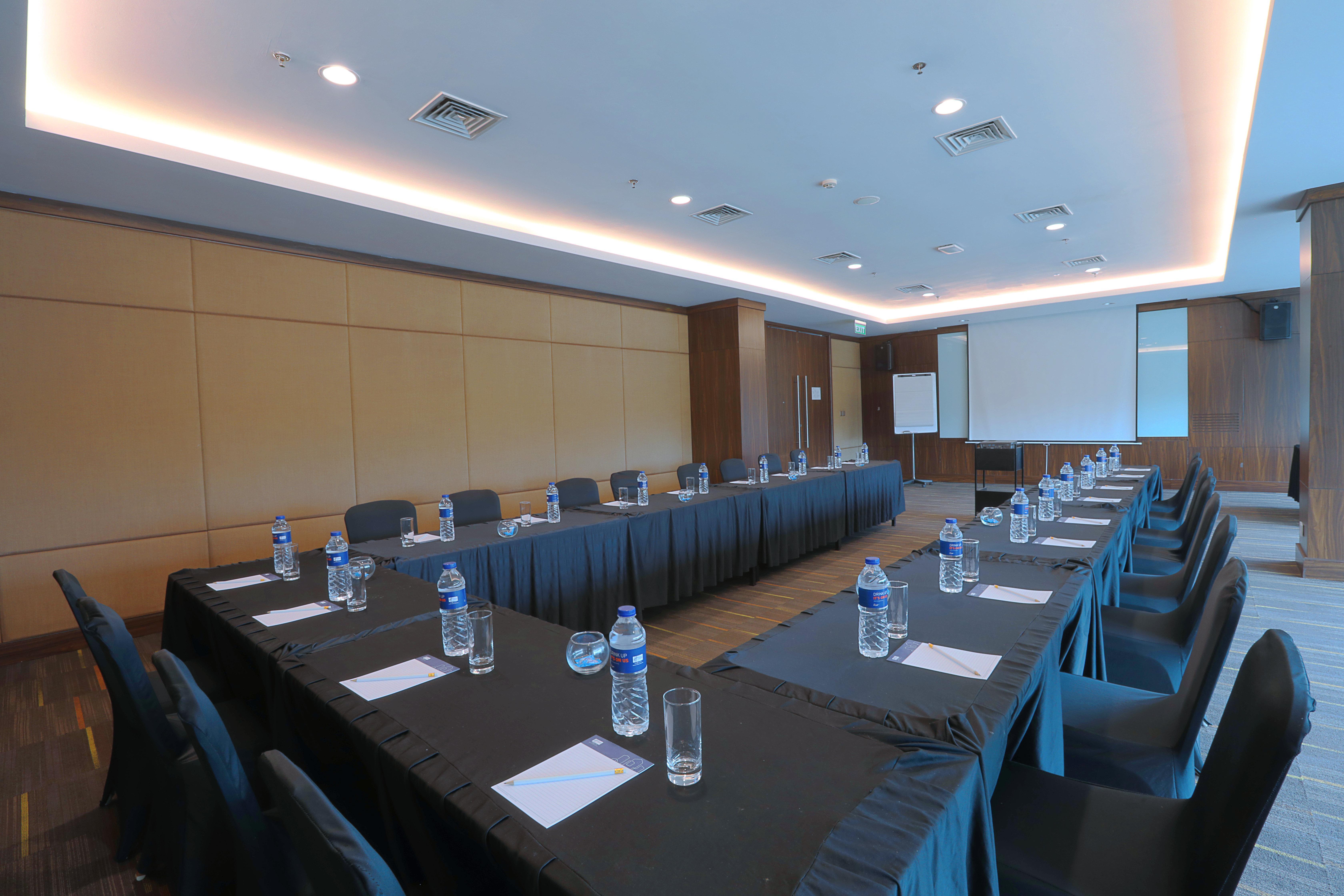 Holiday Inn Express Jakarta International Expo By Ihg Eksteriør bilde