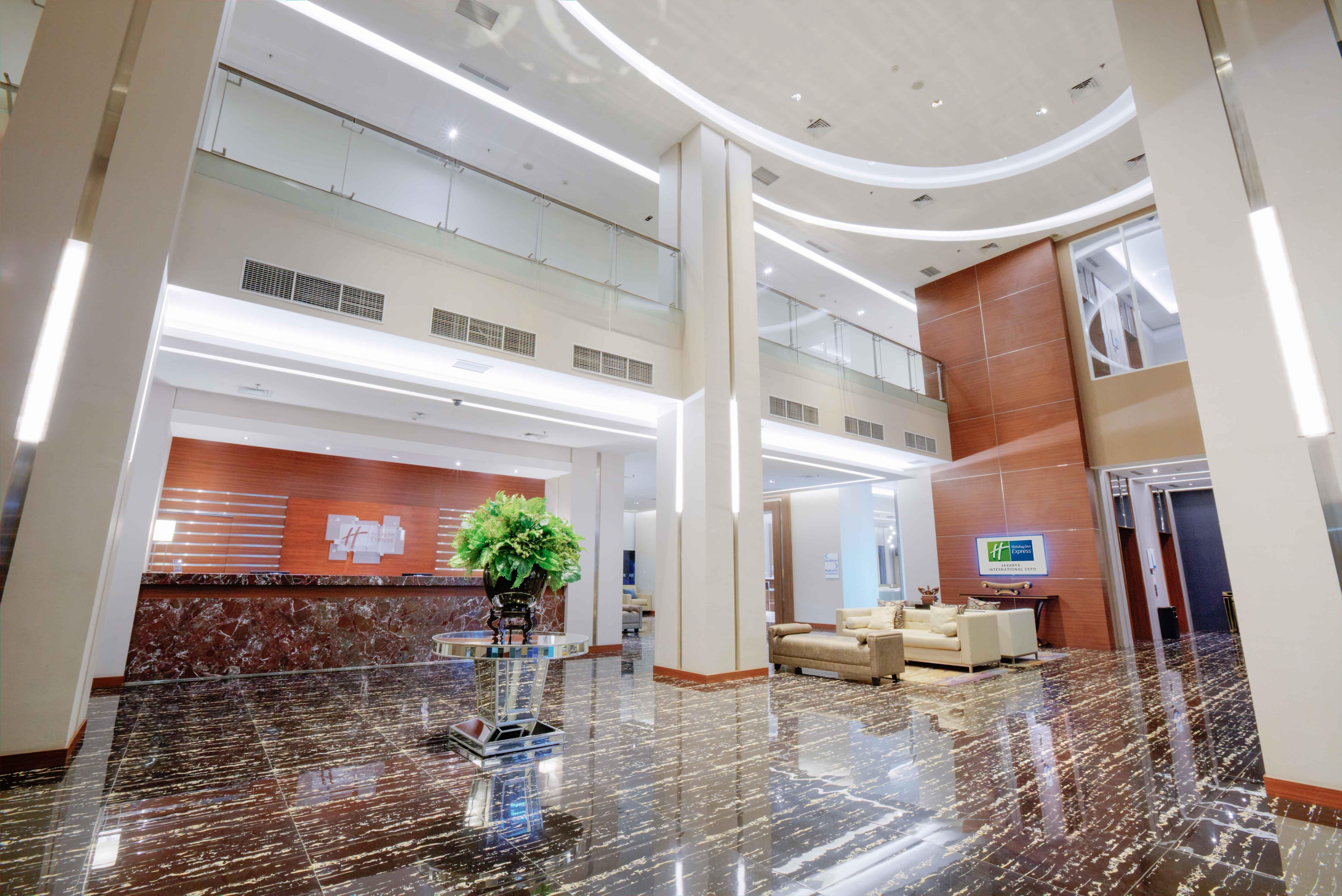 Holiday Inn Express Jakarta International Expo By Ihg Eksteriør bilde
