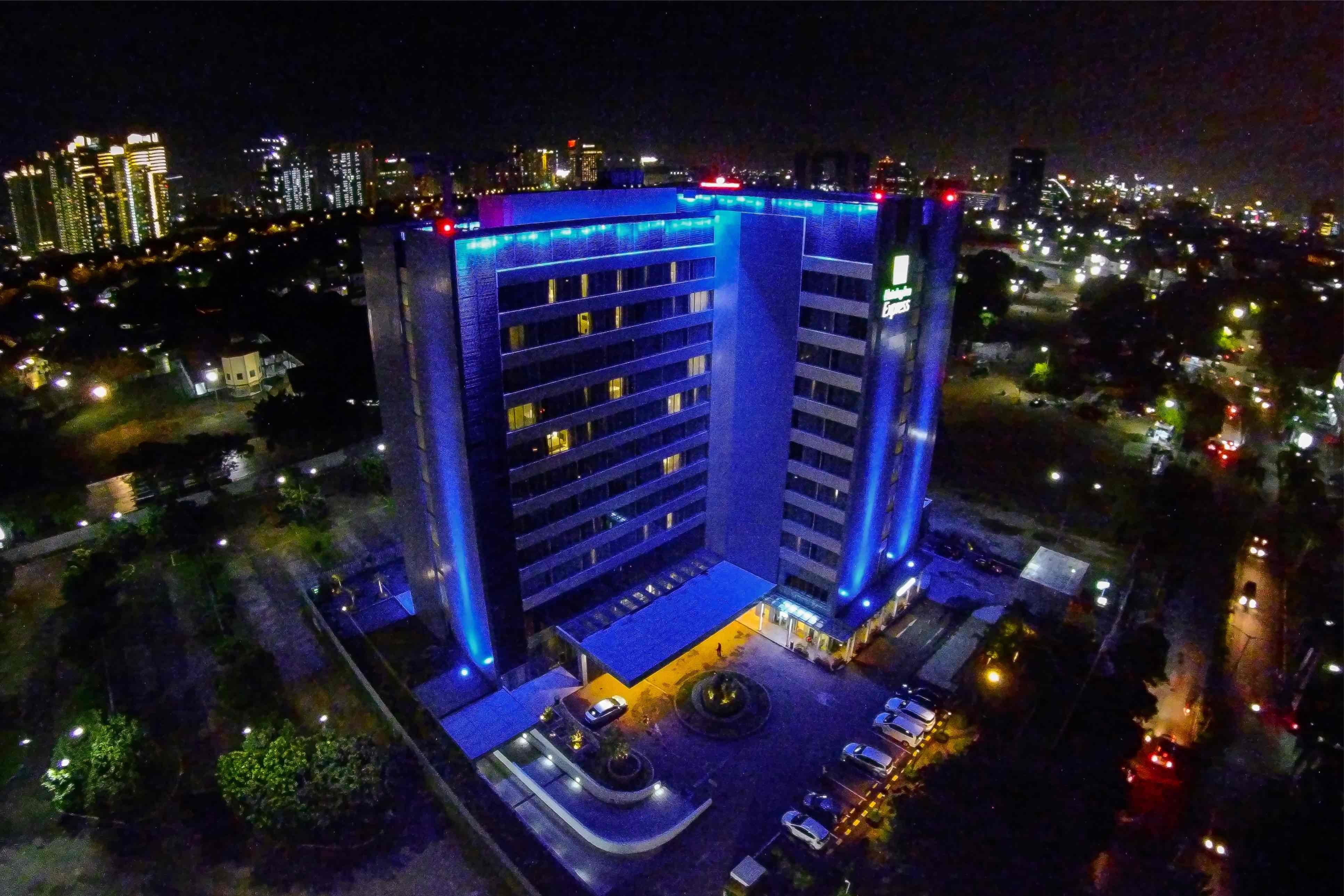 Holiday Inn Express Jakarta International Expo By Ihg Eksteriør bilde