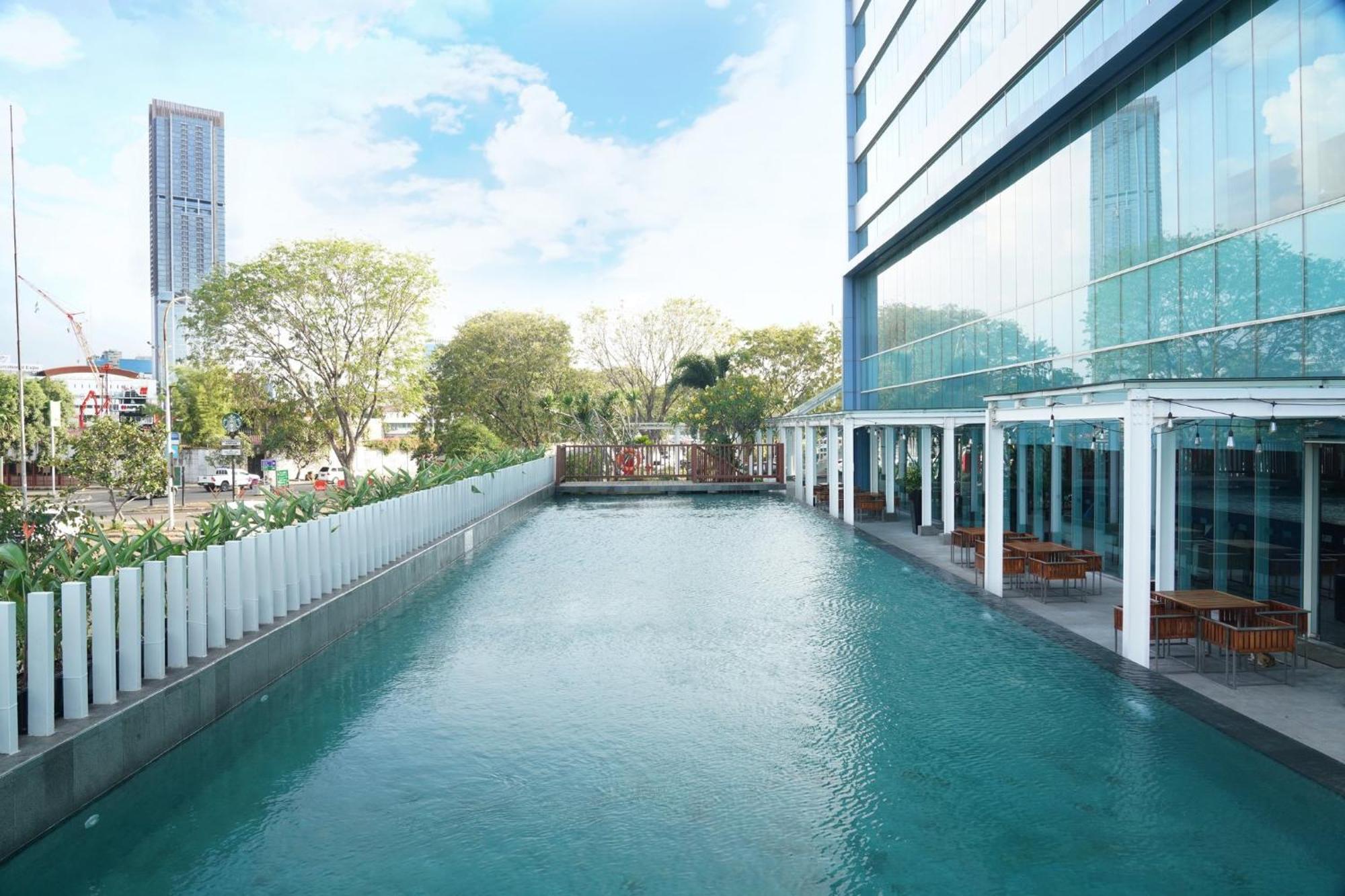 Holiday Inn Express Jakarta International Expo By Ihg Eksteriør bilde