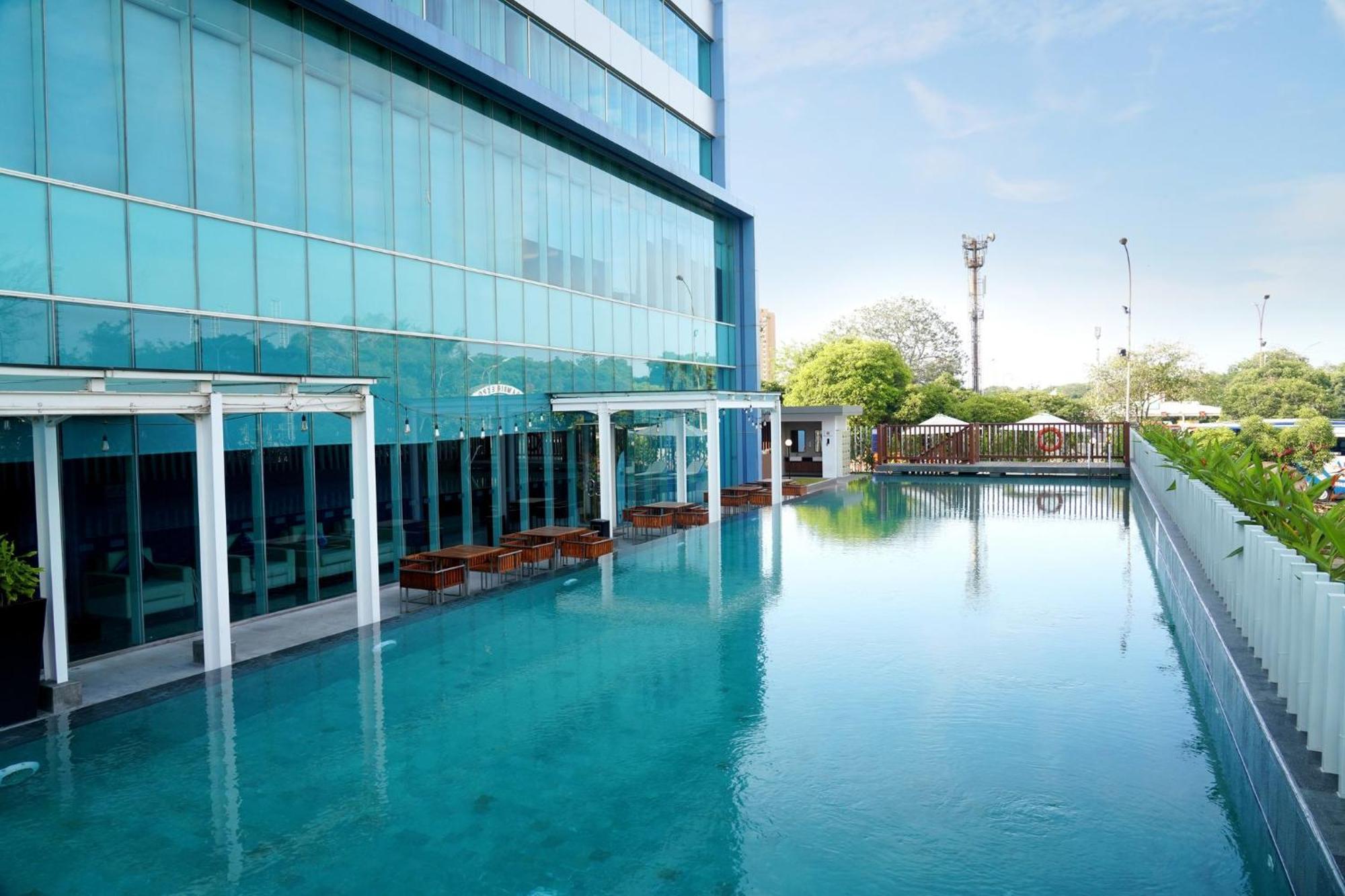 Holiday Inn Express Jakarta International Expo By Ihg Eksteriør bilde