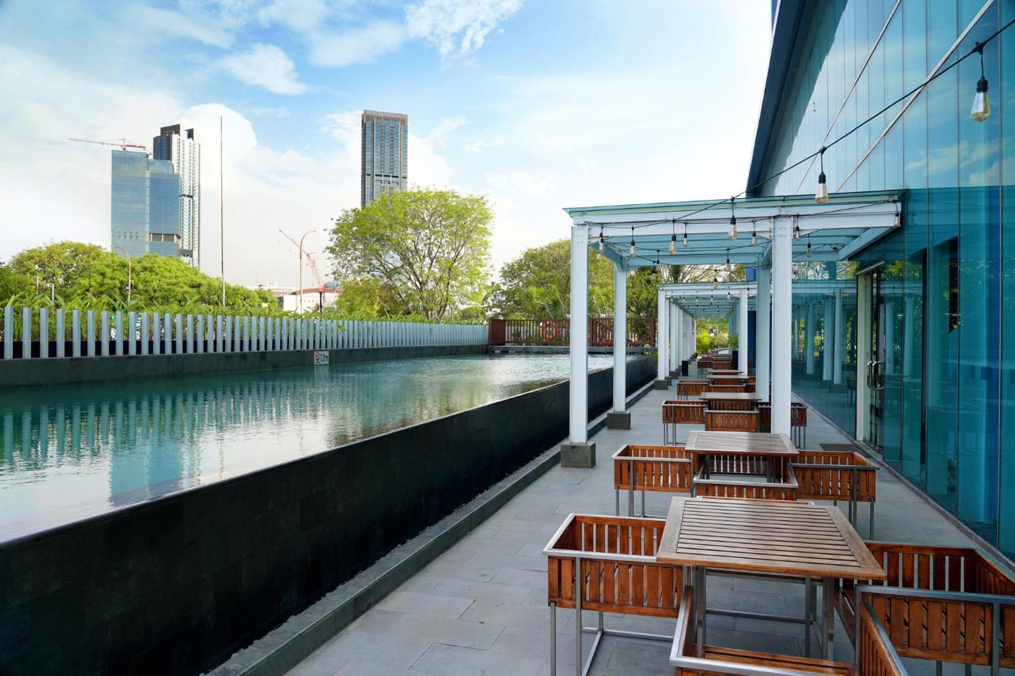 Holiday Inn Express Jakarta International Expo By Ihg Eksteriør bilde
